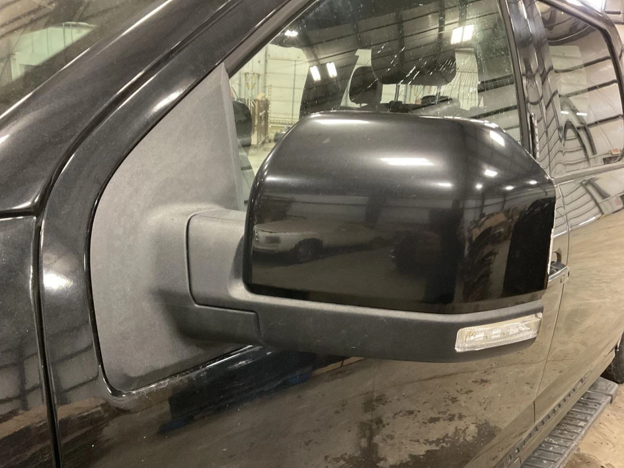 2015 Ford F-150 exterior side mirror assembly with turn signal