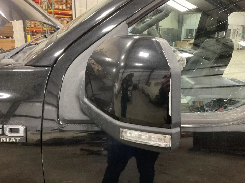 2015 Ford F-150 exterior side mirror assembly with turn signal